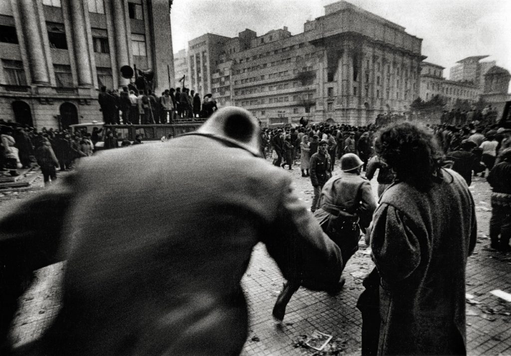 Tüntetők 1989-ben ukarestben. Fotó: Andrei Iliescu