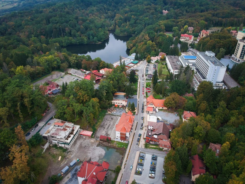Pensiunea se va afla în centrul orașului, foarte aproape de Lacul Ursu. Foto: Egyed Ufó Zoltán