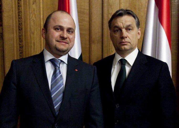 Olosz Gergely (balra) és Orbán Viktor. Fotó: nol.hu