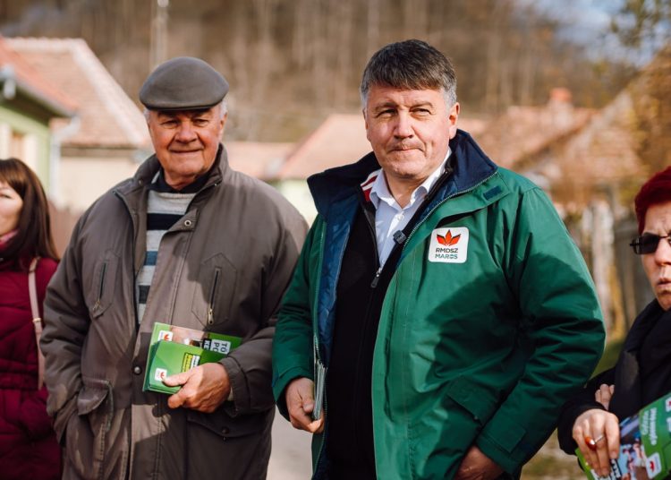 Vass Levente kampányol