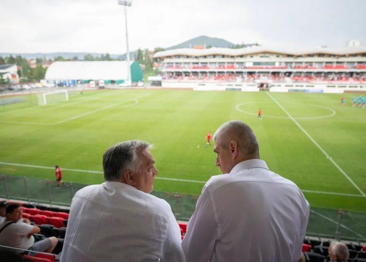 A Székelyföldi Labdarúgó Akadémia 2024-ben is a Bethlen Gábor Alap támogatás ával működik. Orbán Viktor miniszterelnök Szondy Zoltán, az FK Csíkszereda elnökével a csíkszeredai stadion klubház- és lelátóavató ünnepségén, és az azt követő FK Csíkszereda - Magyarország U18-as barátságos labdarúgó-mérkőzésen Csíkszeredában 2022. július 23-án. MTI/Miniszterelnöki Sajtóiroda/Benko Vivien Cher